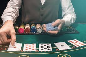 Layar Sic Bo lingtogel 77 menampilkan tiga dadu, tabel pembayaran, dan riwayat putaran 20 terakhir
